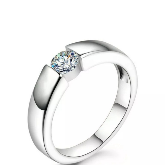 ❤️Woman's White sapphire band ring❤️ - Picture 2 of 9